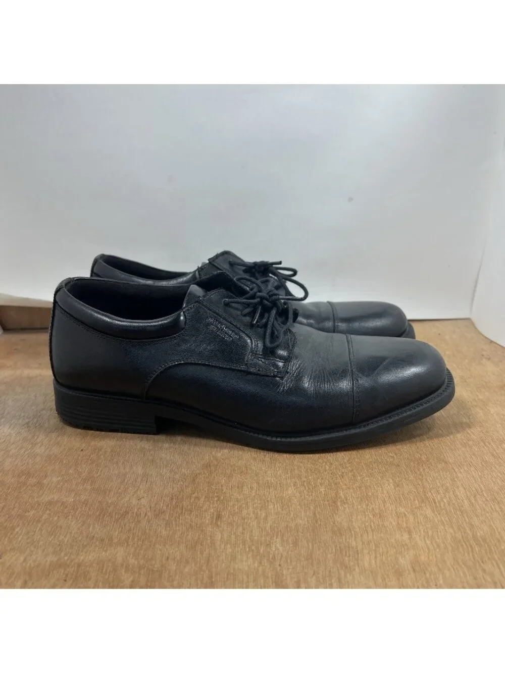 Rockport Essential Details Cap Toe Men Size 9.5 Black Oxfords Shoes Waterproof